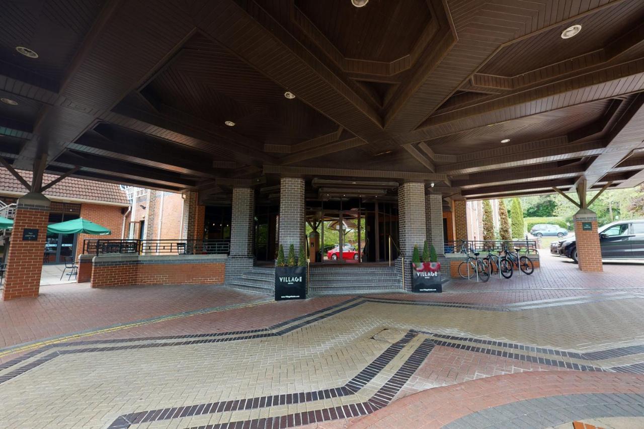 Village Hotel Swindon Exteriör bild