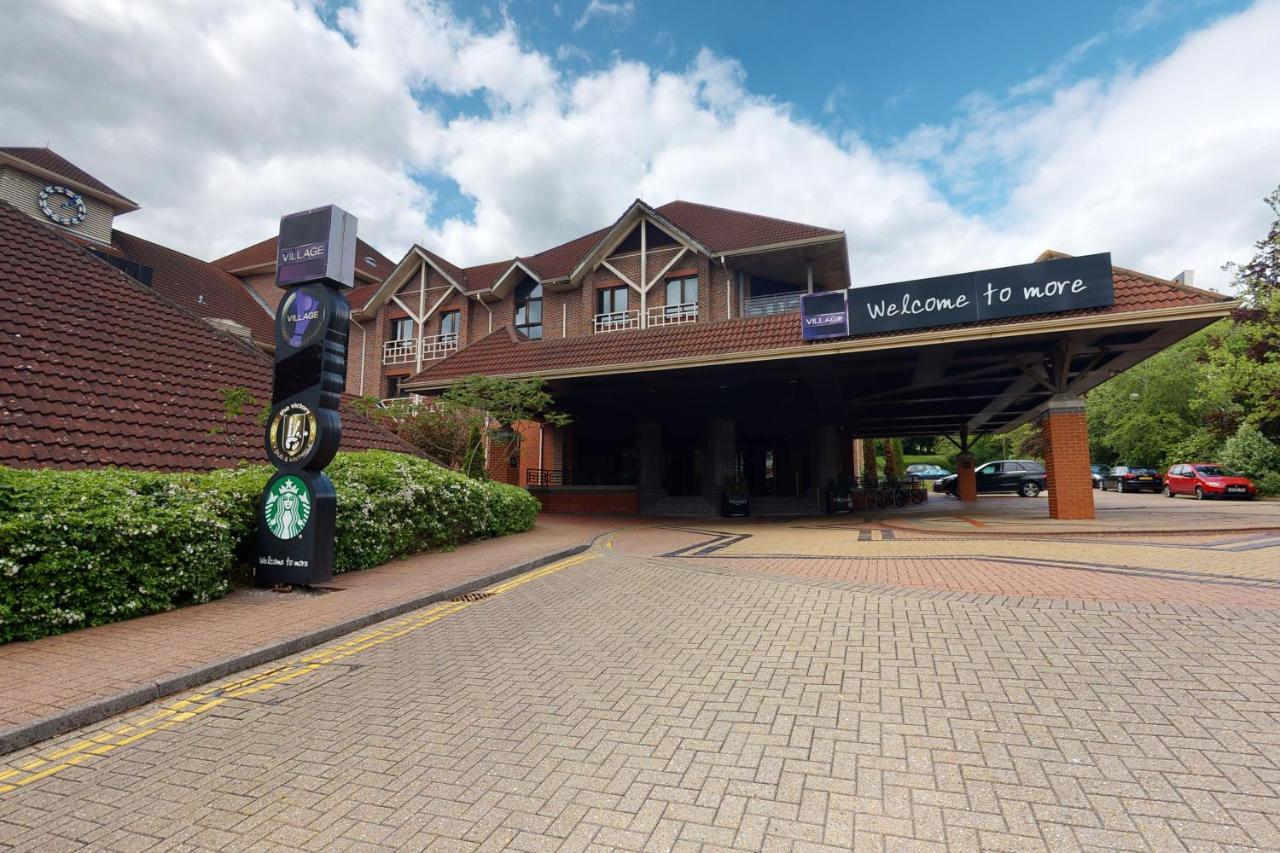Village Hotel Swindon Exteriör bild