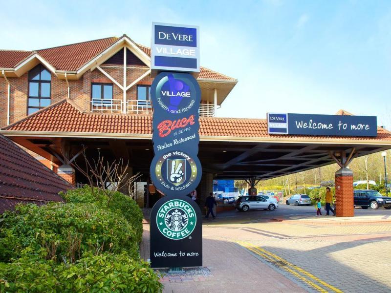 Village Hotel Swindon Exteriör bild