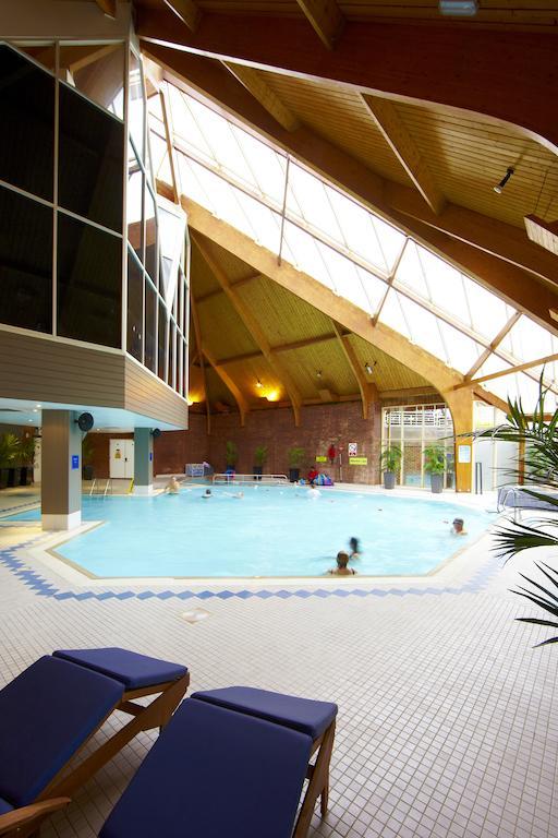 Village Hotel Swindon Exteriör bild